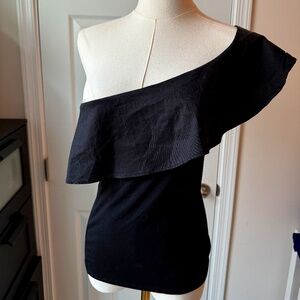Jolie Los Angeles Black Ruffled On-Shoulder top Small
